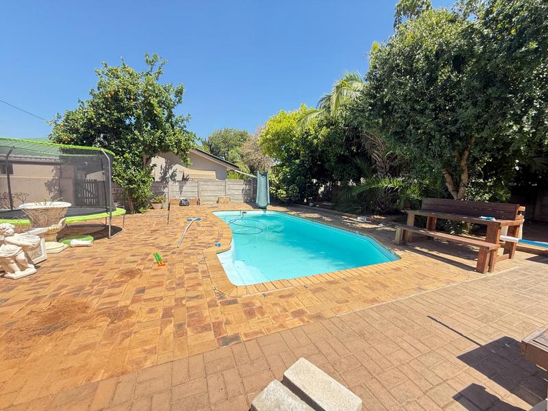 4 Bedroom Property for Sale in Bergzicht Western Cape